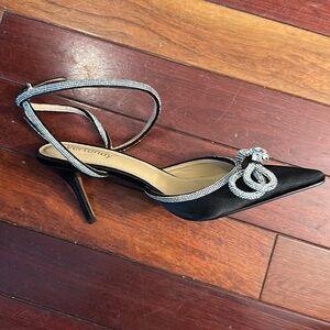 EUC Vertundy evening 3” heels with silver straps & bows Size 42 (10)